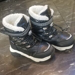 Little girl water proof winter boots with fleece lining size 12